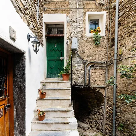 度假居 La Terrazza Soleggiata Di Maria By Interhome 巴达卢科